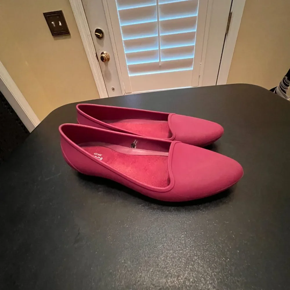 Crocs eve pointed toe rubber ballet flat  size 7 purple